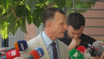 “Donin ta eliminonin politikisht dhe fizikisht”, deklarata e fortë e avokatit Cakrani: Do ta jap pasurinë time për Metën!