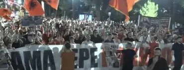 “Dorëheqje e penegociueshme e Kryeministrit”/ Qëndresë, qytetari dhe entuziazëm në rrugë, protestuesit të vendosur