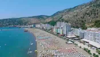 Drejt plazhit të Shëngjinit pas zgjedhjeve! Qytetarë të shumtë nga Kosova mbushin bregdetin