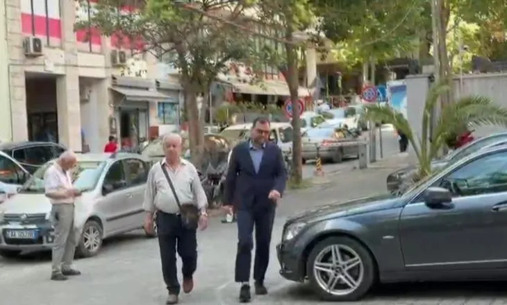 Drejtori i Hekurudhës Ergys Verdho paraqitet në SPAK, shoqërohet nga avokati