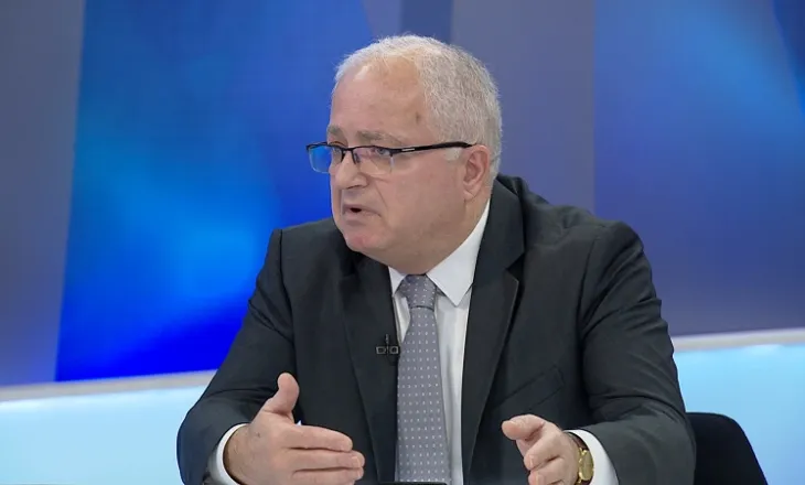 Duhet të jesh naiv të mos e kuptosh se një palë duar po gatuajnë çorbë në protestë