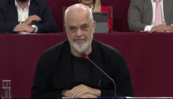 “Duroj dhunën në kockat e tim eti”, Rama: Ose do ta bëjmë Shqipërinë për vizionin që më keni votuar, ose shkoni me Sazo Gurin dhe Arlindo Dritëgjatin