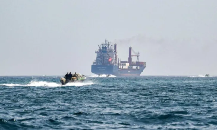 Dy ditë nga marrëveshja SHBA-Iran, rifillon gradualisht qarkullimi në ngushticën e Hormuzit