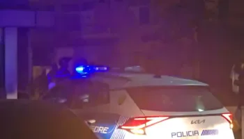 Dy gra sherr me grushte dhe shkelma në Vlorë, shoqërohen në komisariat nga policia
