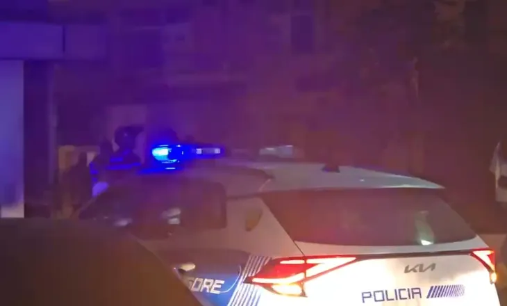 Dy gra sherr me grushte dhe shkelma në Vlorë, shoqërohen në komisariat nga policia