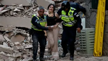 “E dëgjoj djalin tim duke qarë nën rrënoja”, rrëfimi prekës i të mbijetuarës së tërmeteve në Venezuelë