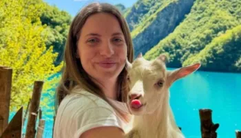 ‘E mbajta në krah tërë ditën, të nesërmen në fshat u tha të tjerëve: Më rrahu!’/Deputetja reagon për largimin e Koçekut