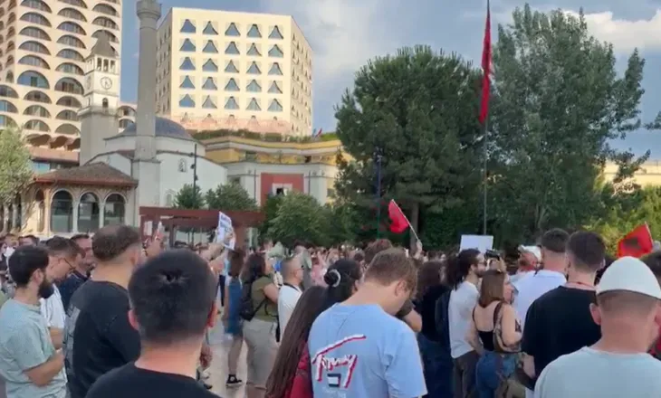 “Edhe Sala ka mbaru”, përfshirja e PD-së në tubim nuk ndryshon qëndrimin e protestuesve