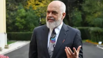 Edi Rama i çon mesazh hoxhës: Po ti për llogari të kujt je futur në protestë, se vendi yt është në xhami?! Mos bëj…
