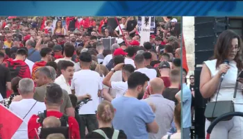 “Edi Rama të çojmë fjalë, ty shqipet kan me t’ndal”, protestuesja nga diaspora: Do të jemi këtu çdo ditë!