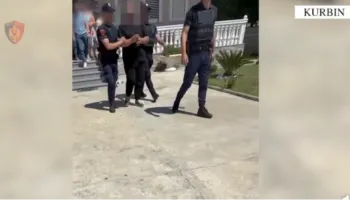 EMRI/ I gjenden në banesë 776 gr heroinë dhe 144 bimë kanabisi, arrestohet 48-vjeçar në Kurbin