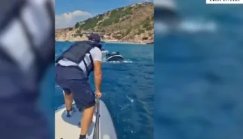 Erërat e forta në Ksamil i rrezikuan mbytjen, Policia Kufitare shpëton dy turistë dhe shmang ngjarjen e rëndë