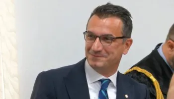 Erion Veliaj ballë për ballë me socialistët dhe demokratët, kryebashkiaku i Tiranës thirret për t’u pyetur për…