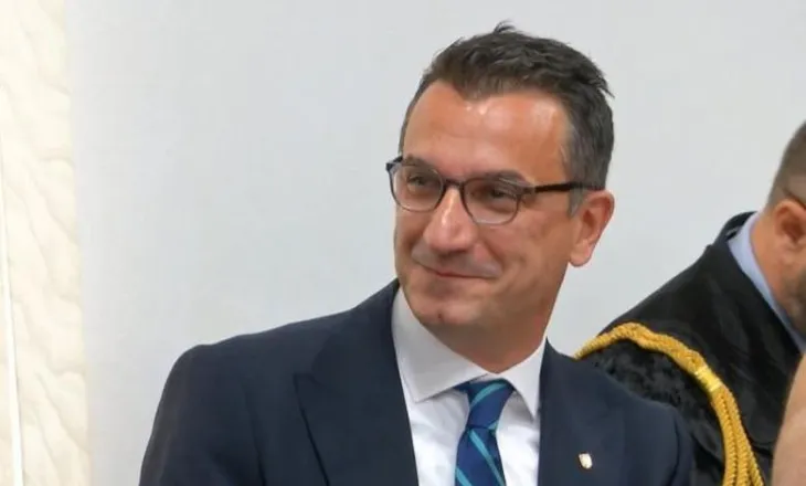 Erion Veliaj ballë për ballë me socialistët dhe demokratët, kryebashkiaku i Tiranës thirret për t’u pyetur për…