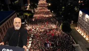 ‘Errësira e një mallkimi të vjetër mbi Shqipërinë’, Rama sulmon sërish protestuesit: Influencerat, blogerat e kullerat…