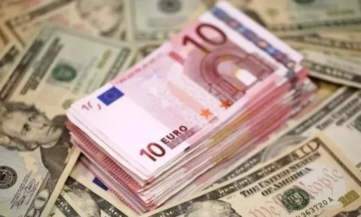 Euro e dollari e mbyllin majin më të dobëta se kurrë! Rekord i ri edhe për rezervat valutore, 7.5 mld €