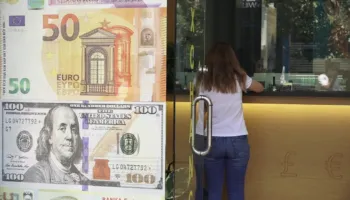 Euro në minimum historik/ Turizmi dhe fluksi i valutës nga emigrantët e çojnë euron në 95.48 lekë