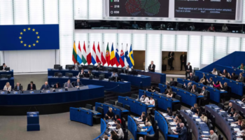 Europa “mbyll dyert” për emigrantët? Kampe jashtë BE-së dhe deportime të shpejta