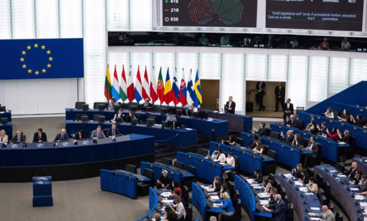 Europa “mbyll dyert” për emigrantët? Kampe jashtë BE-së dhe deportime të shpejta