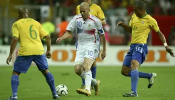 “Fenomeni” zbulon pse i kërkoi Zidanes të largohej nga dhoma e zhveshjes së Brazilit gjatë Botërorit 2006