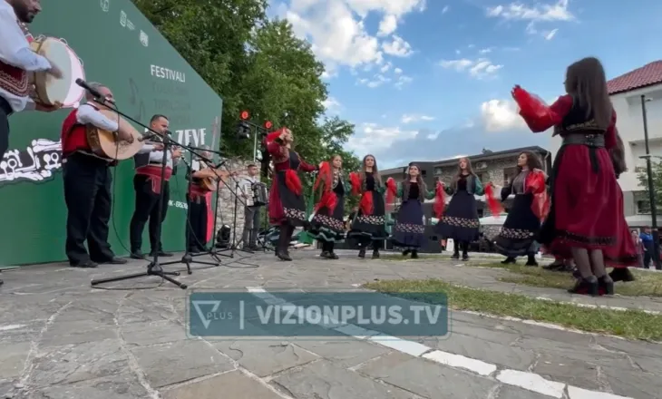 Festivali Kombëtar i Sazeve, grupet folklorike performojnë në Ersekë e Leskovik