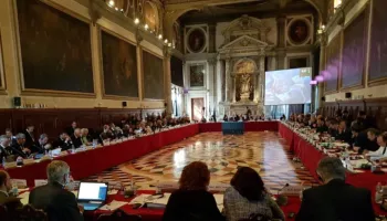 Financimi i partive, “Venecia” vlerëson pozitivisht projektligjin dhe sugjeron disa ndryshime: Paratë e fshehta dhe KQZ…