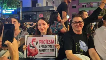 ‘Firon’ revolucioni/ Aktivistët: Ishte e pritshme, vapa dhe lodhja kanë bërë punën e vet