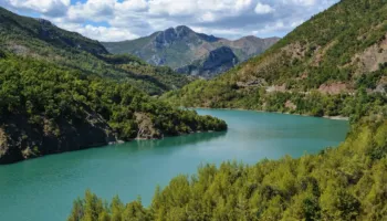 Foto/ Gjendet i mbytur një person në lumin Mat, dyshohet të jetë ish-oficer i Gardës