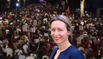 FOTO-LAJM/ Protesta e 11-të madhështore për dorëheqjen e Ramës, Lea Ypi publikon pamjet nga tubimi: Shumë krenare!