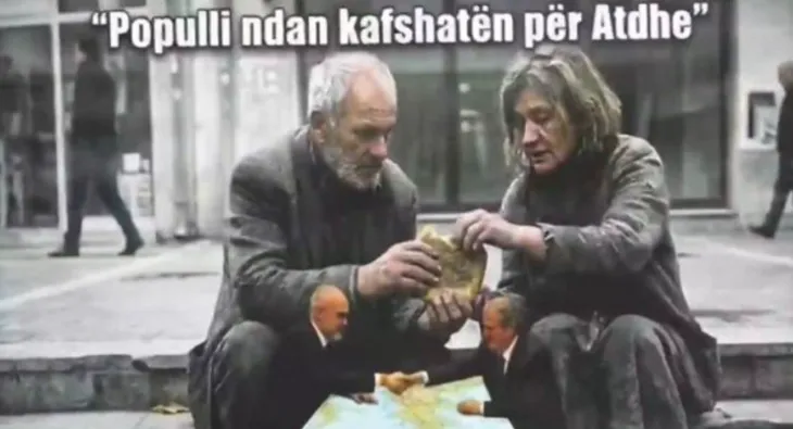 FOTO-LAJM/ Protesta, mesazhi i fortë në pankartë: Populli ndan kafshatën, Rama dhe Berisha ndajnë Shqipërinë