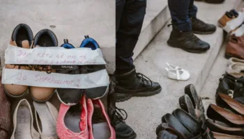 FOTOLAJM/ Një palë këpucë para Kryeministrisë për këdo që s’ishte dot në shesh, simbolika e veçantë në protestë