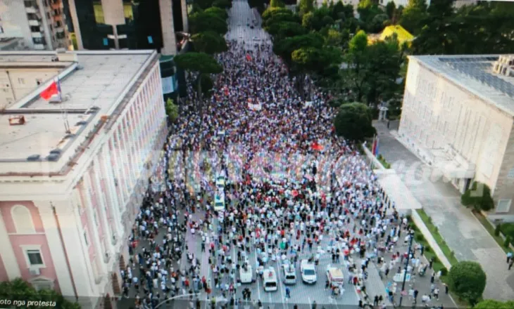 FOTOLAJM/ Protesta në ditën e 15-të, ja sa është pjesëmarrja