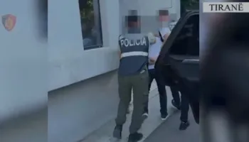FOTOT/ Pistoleta 1500 euro dhe kallashnikovë 2500 euro, kush janë personat e arrestuar në kryeqytet për trafikim të armëve