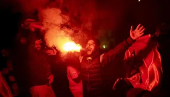 Franca me dorë të “hekurt” për Botëror, të miturit nuk lejohen të dalin mbrëmjeve, kërkohet shmangia e përplasjeve në rrugë