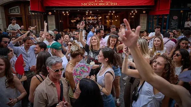 Franca ndalon alkoolin në festivalin muzikor, shkak i nxehti ekstrem