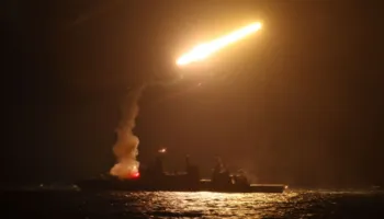 Frikë për përshkallëzim në Lindjen e Mesme, SHBA godasin objektiva iraniane në Gjirin Persik, Teherani sumon vendet fqinje
