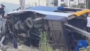 Furgoni me pasagjer doli nga rruga, raportohet për dy të vdekur