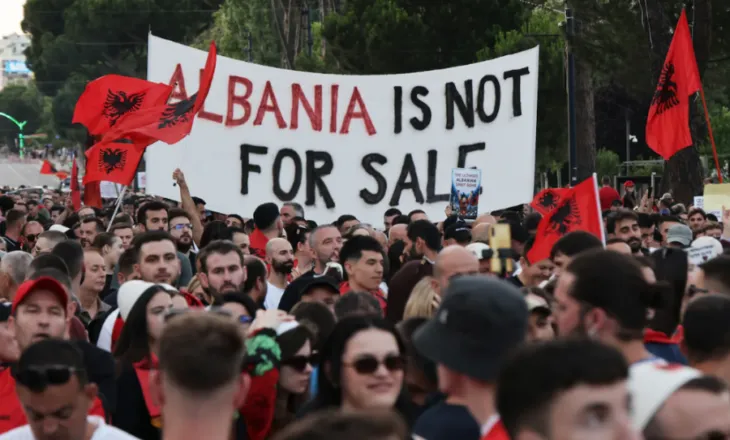 Gazeta holandeze: Qëndrimi i Marta Kos zhgënjen protestuesit, rezoluta e Parlamentit Evropian irriton Ramën