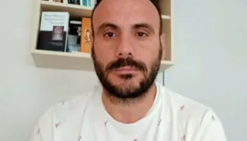 Gazetari: Shumica e pjesëmarrësve nga Kosova në protestë janë mbështetësit e Lëvizjes Vetëvendosje