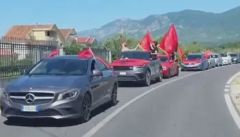 “Gjaku i Arbrit na thërret”, diaspora derdhet lumë nga Muriqani drejt Tiranës
