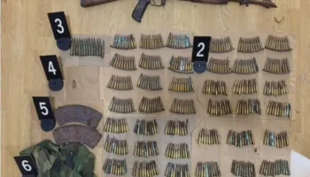 Gjenden në një shtëpi të braktisur, armë, municion dhe uniformë me emblemë serbe/ Policia sekuestron…