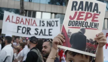 Gjiganti gjerman, ZDF shkruan për protestat: Mijëra çdo ditë poshtë zyrës së Ramës
