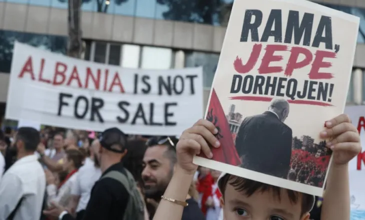 Gjiganti gjerman, ZDF shkruan për protestat: Mijëra çdo ditë poshtë zyrës së Ramës