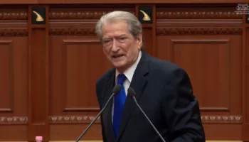 “Gjithçka është terri dhe mungesa totale e transparencës”/ Kuvend, Berisha: As mos e provoni, hiqni dorë