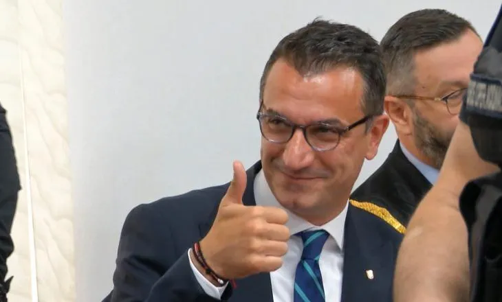 Gjyqi në Administrative, Veliaj: Jam 500 ditë i pezulluar nga një noter me pesa, Dado s’denjon të vijë!