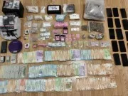 Goditet banda e trafikut të drogës në Mykonos, drejtohej nga një shqiptar! Grupi fshihej pas një kompanie transporti…