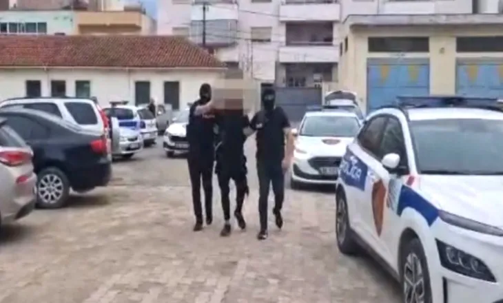 Goditet grupi kriminal që shiste armë zjarri në Tiranë, arrestohen 4 persona