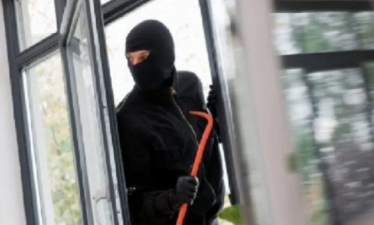 Grabitet një pikë karburanti në Krujë