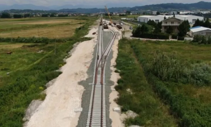 Hekurudha Durrës-Tiranë-Rinas në punë në fund të 2027, nis kërkimi për operatorin privat dhe trenat