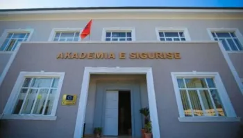 Helmohen sërish kursantët e Akademisë së Sigurisë, 30 prej tyre përfundojnë në spital. Rasti i dytë brenda pak muajsh